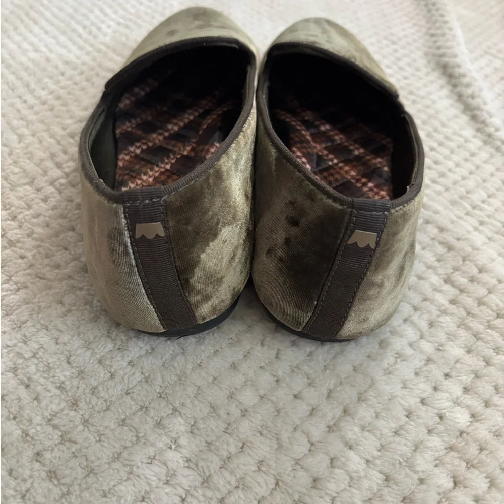 Birdies Olive Velvet Slip-On Loafers Size 8 Women - Christmas, RARE - Picture 4 of 8